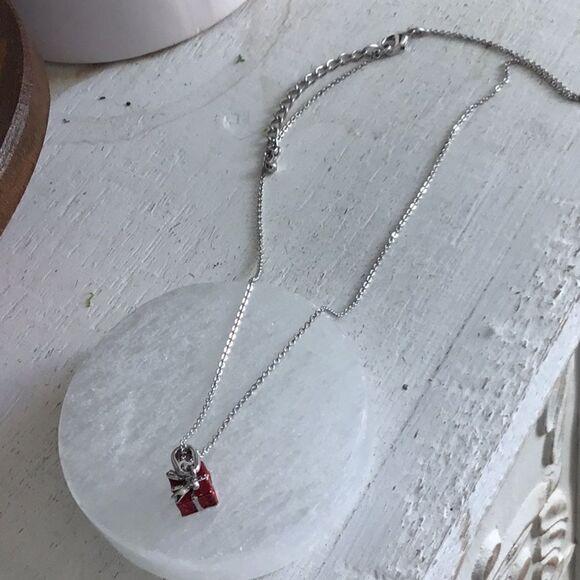 Swarovski Crystal Red Gift Box Silver Necklace - Picture 4 of 6